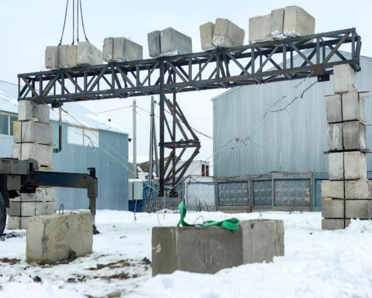 Static load test of a frame section
